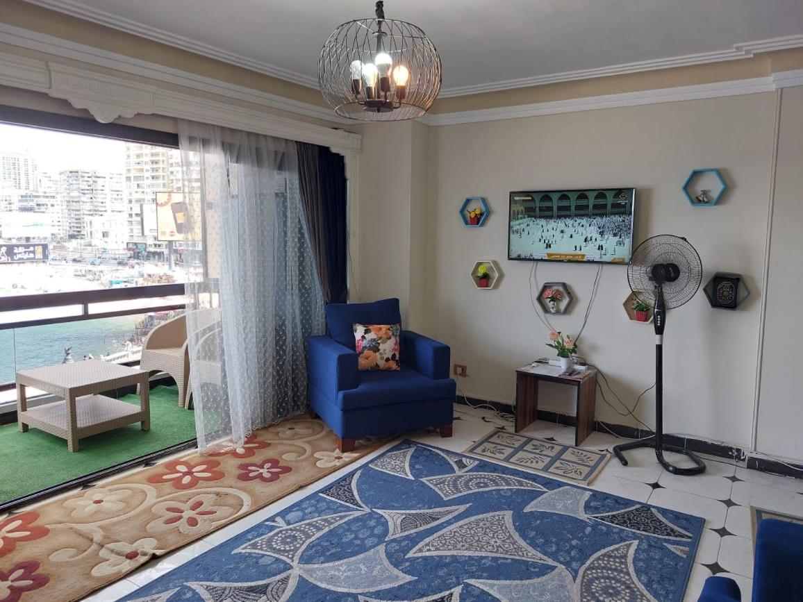 Apartment علي البحر مباشرة بجليم *