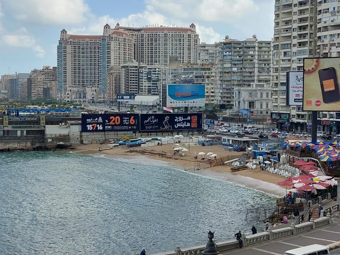 Apartment علي البحر مباشرة بجليم Alexandria